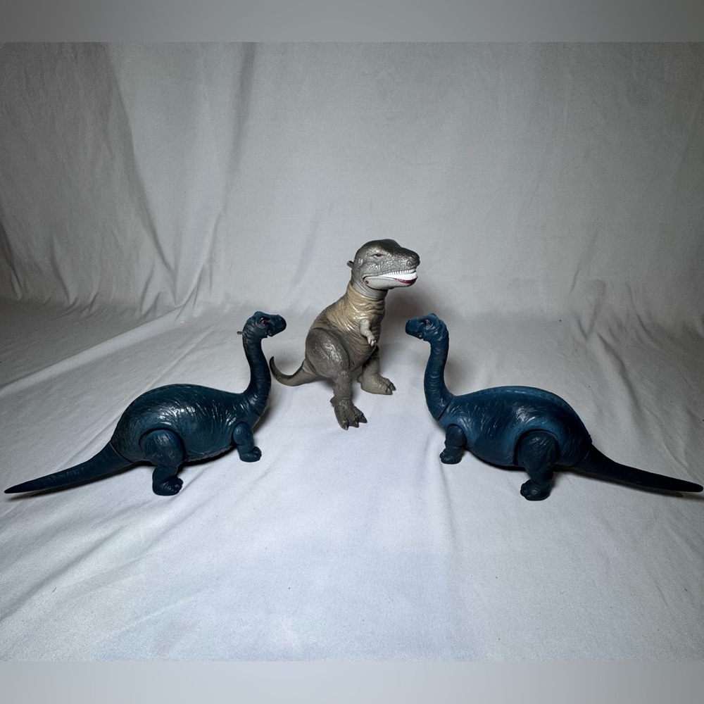 VINTAGE 80s DINOSAUR WARRIOR TREX & 2 BRONTOSAURUS HG TOYS 1987 READ DESCRIPTION